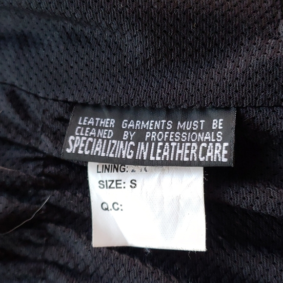 Black Women's Leather Vest - Picture 10 of 10